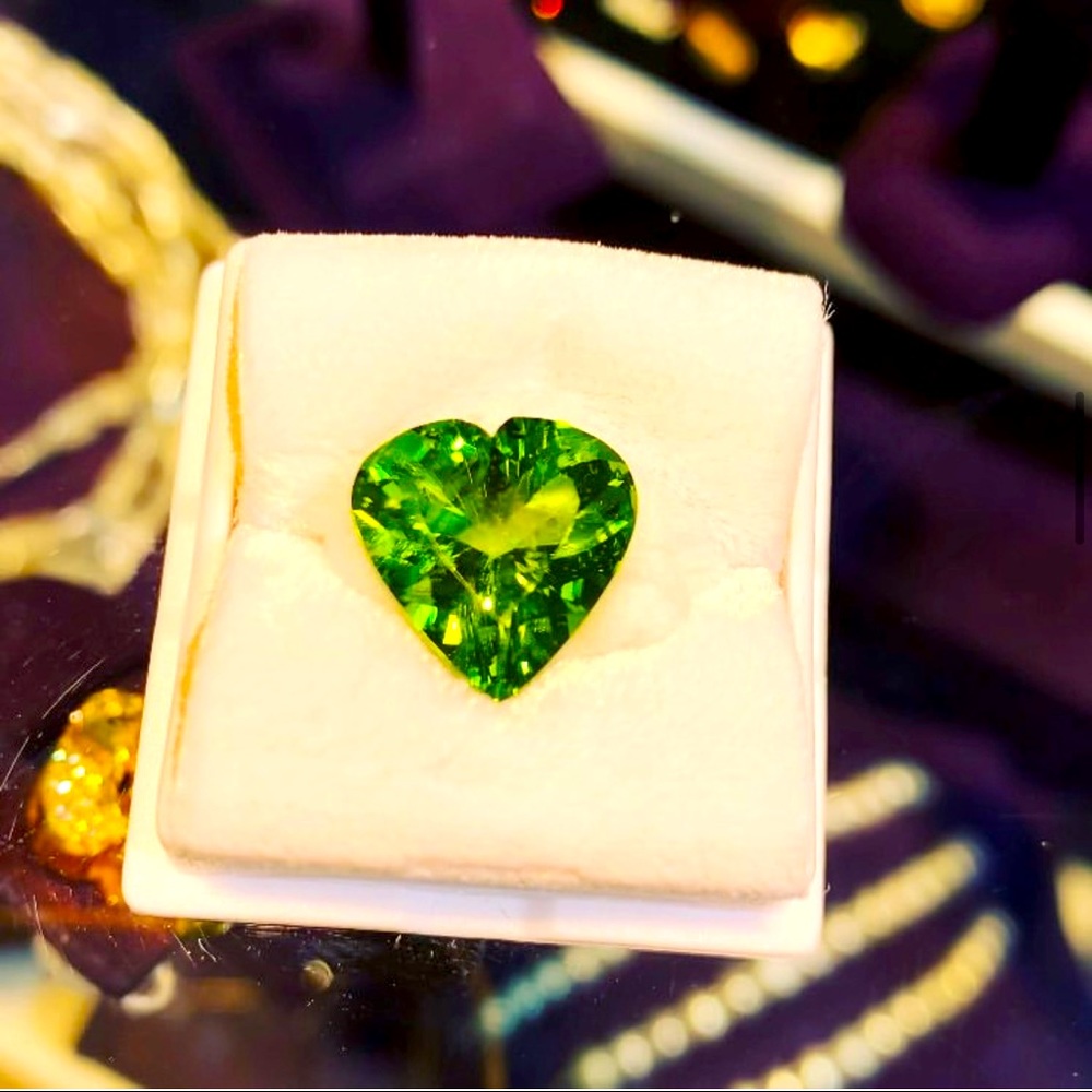 WOW! HEART PERIDOT! 7.50 Carrots! LIMITED SALE!